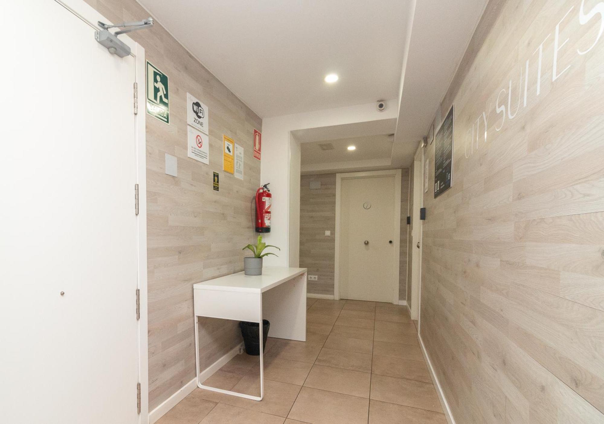 Bet Apartments - Abastos Valencia Eksteriør billede