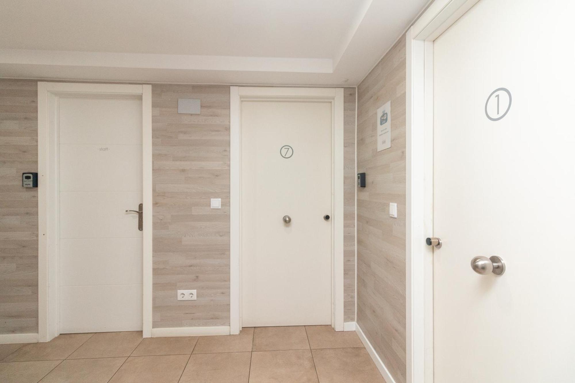 Bet Apartments - Abastos Valencia Eksteriør billede